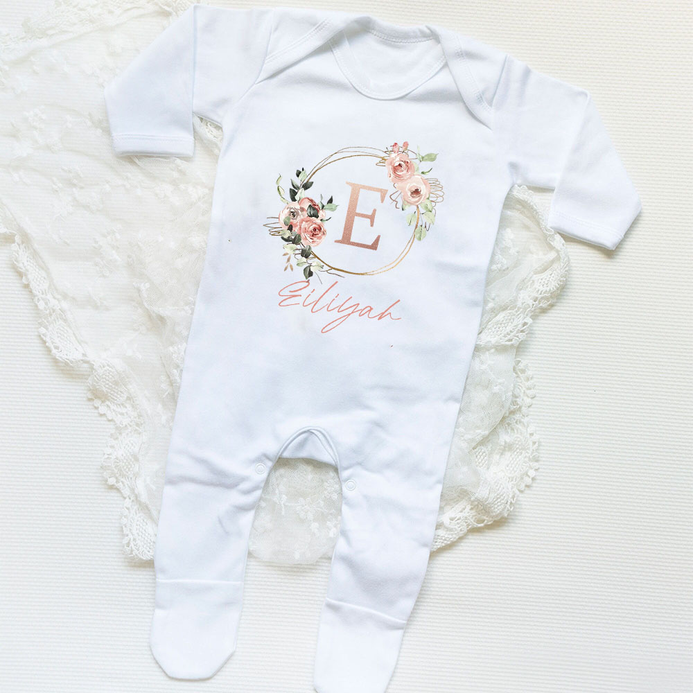 Baby Clothing Name - ชุดนอนเด็กผู้หญิงส่วนบุคคล ยินดีต้อนรับสู่โลก Babygrow ของขวัญเด็กใหม่ Coming Home