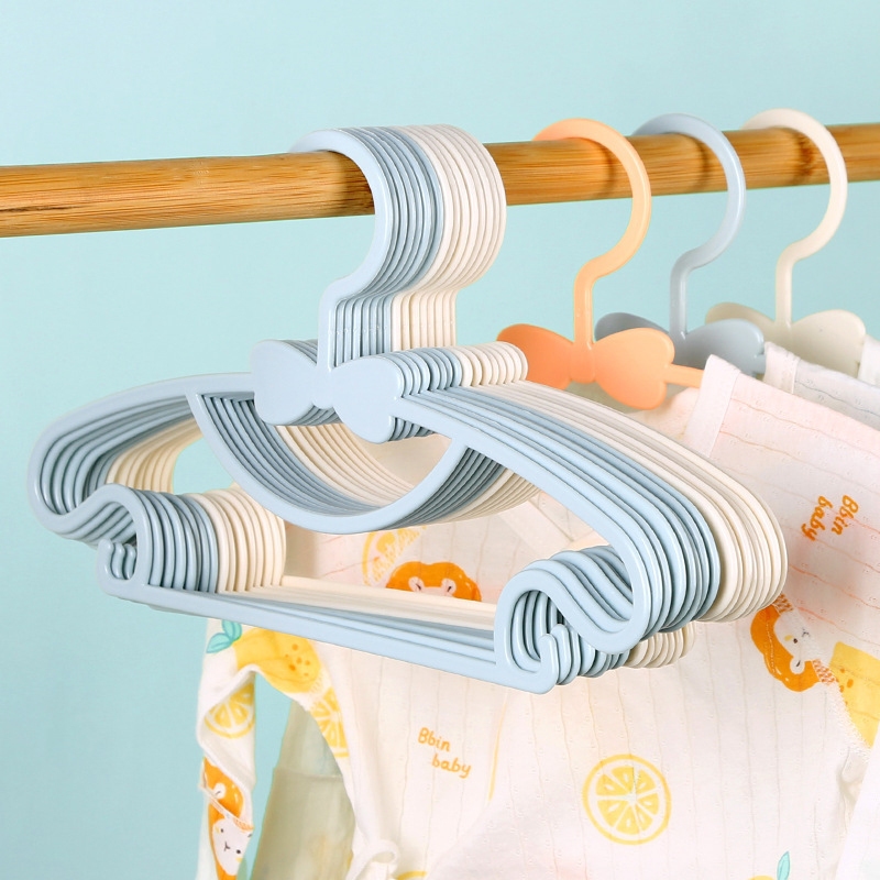 Baby Clothing Display - 10ชิ้นน่ารักกุทัณฑ์เด็กแขวนแบบพกพาพลาสติกแสดงแขวนWindproofเด็กแจ๊กเก็ตไม้แขวนเสื้อเด็กเสื้อผ้าออแกไนเซอร์